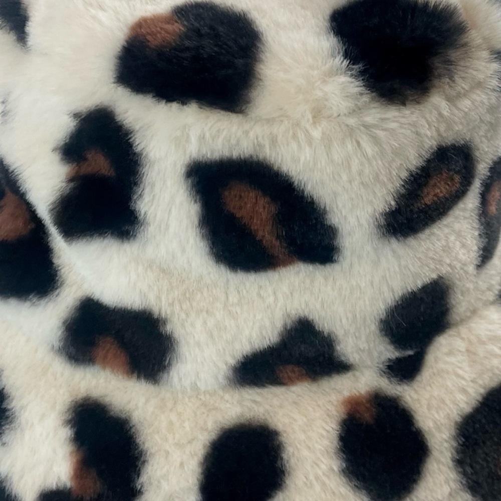 BADGLEY MISCHKA • Leopard Print Faux Fur Bucket Hat - Picture 7 of 11